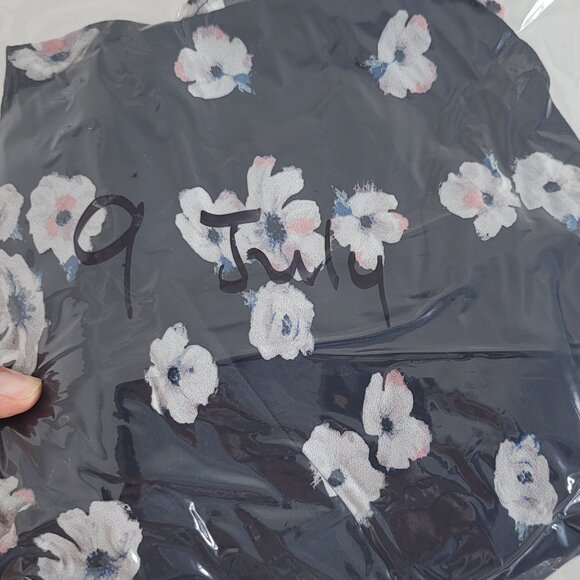 Reitmans Women's Black & White Floral Cap Sleeve V-Neck Wrap Midi Dress - Picture 12 of 12